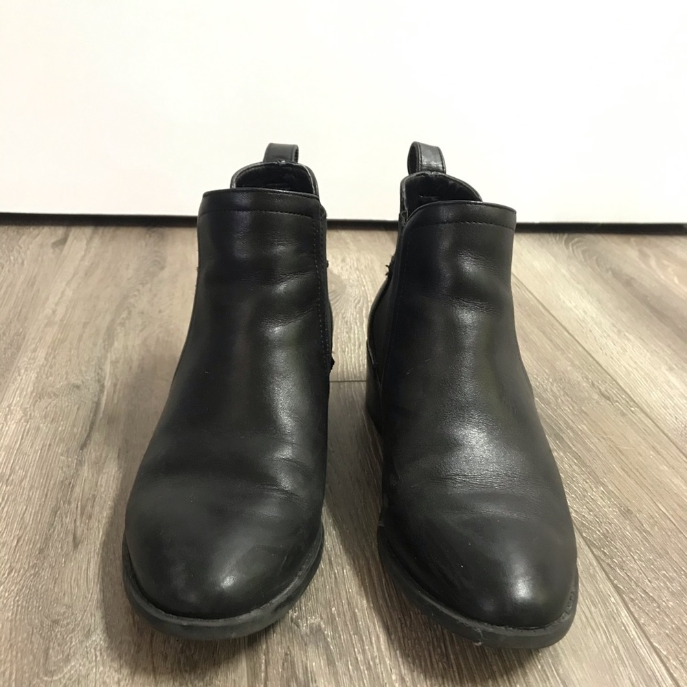 Steve Madden “Dicey” Leather Ankle Boots
